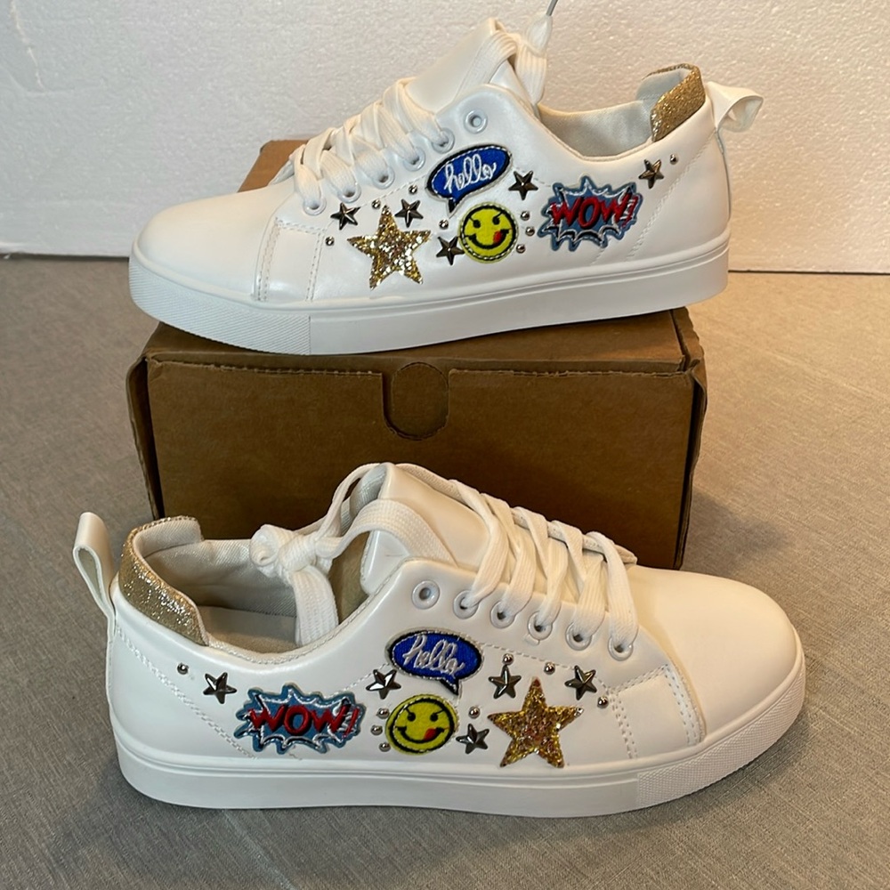 NWT SOHO Girls Low lace up casual Emoji Sneakers White Bling Women’s 9 Cute